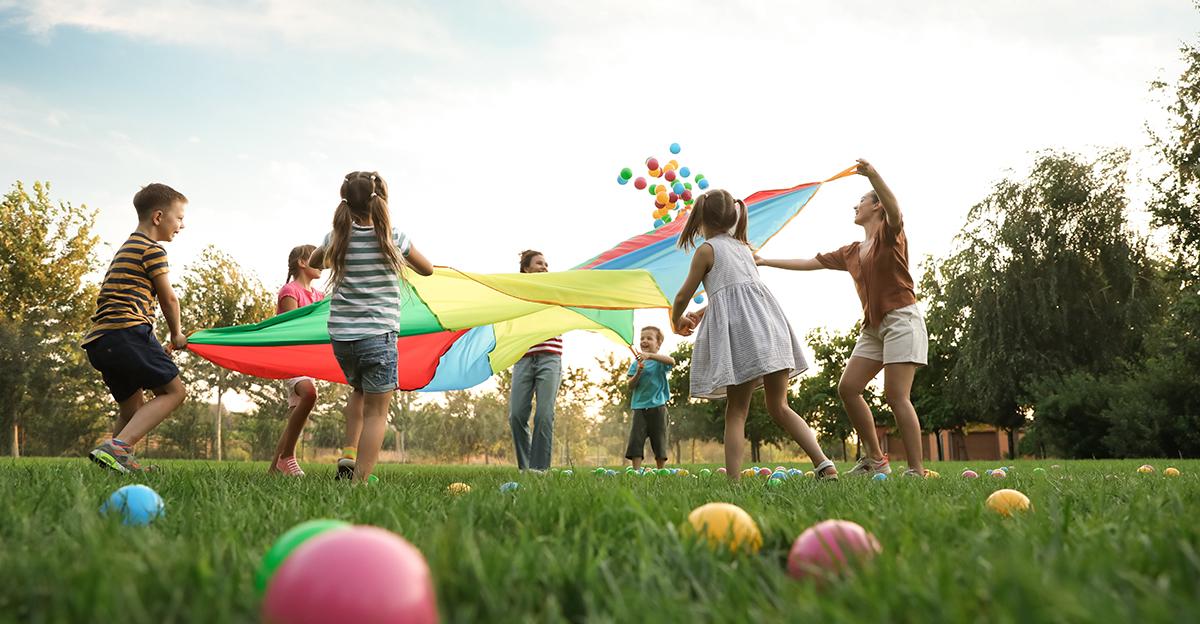 Outdoor-team-building-exercises-AdobeStock_455469145-1200x624-1.jpg